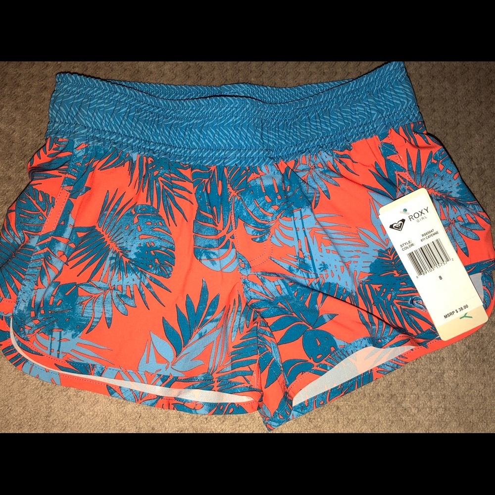 Girls roxy board shorts NWT super cute!